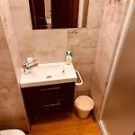 Casa Friends Lingotto Ospedali Metro Spezia 4*