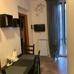 Casa Friends Lingotto Ospedali Metro Spezia 4*