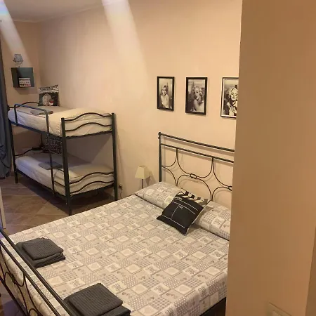 Casa Friends Lingotto Ospedali Metro Spezia Guest house