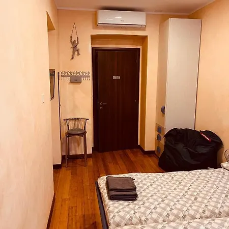 Casa Friends Lingotto Ospedali Metro Spezia 4*