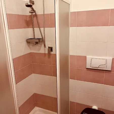 Casa Friends Lingotto Ospedali Metro Spezia Guest house