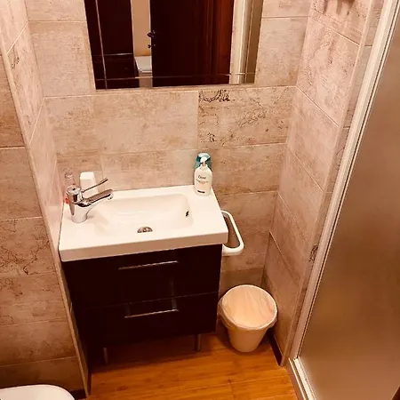 Casa Friends Lingotto Ospedali Metro Spezia 4*