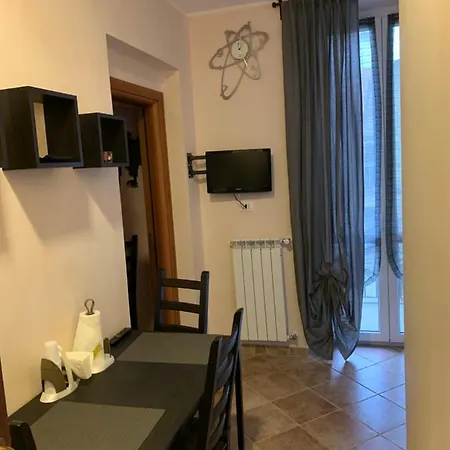 Casa Friends Lingotto Ospedali Metro Spezia 4*