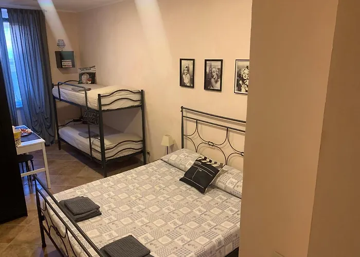 Casa Friends Lingotto Ospedali Metro Spezia Guest house