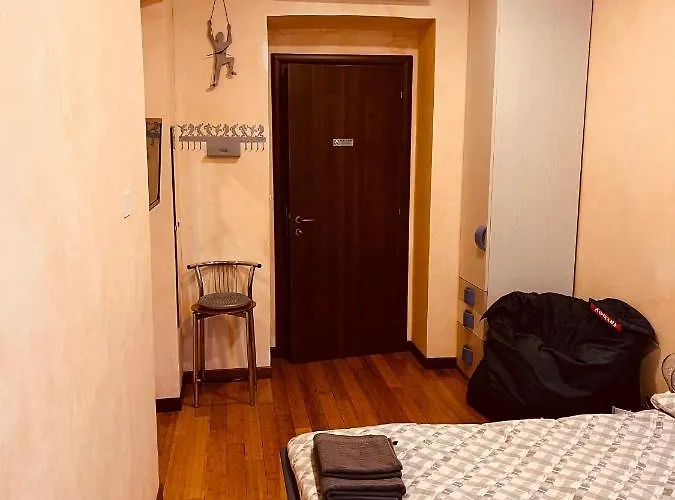 Casa Friends Lingotto Ospedali Metro Spezia 4*