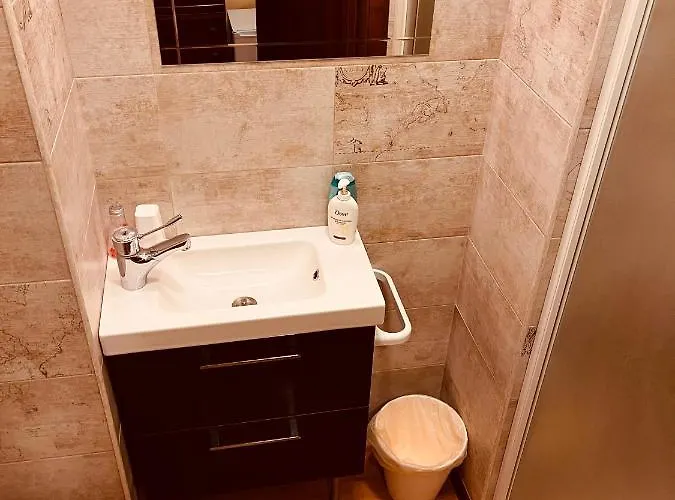 Casa Friends Lingotto Ospedali Metro Spezia 4*