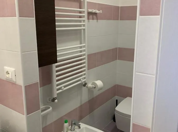 Casa Friends Lingotto Ospedali Metro Spezia 4*