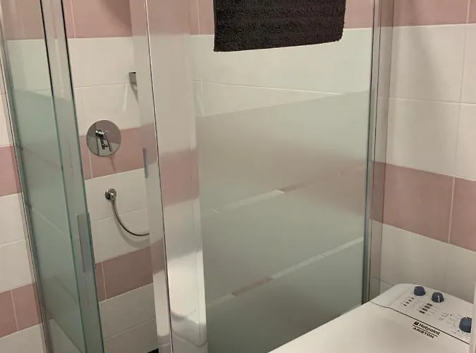 Casa Friends Lingotto Ospedali Metro Spezia Guest house